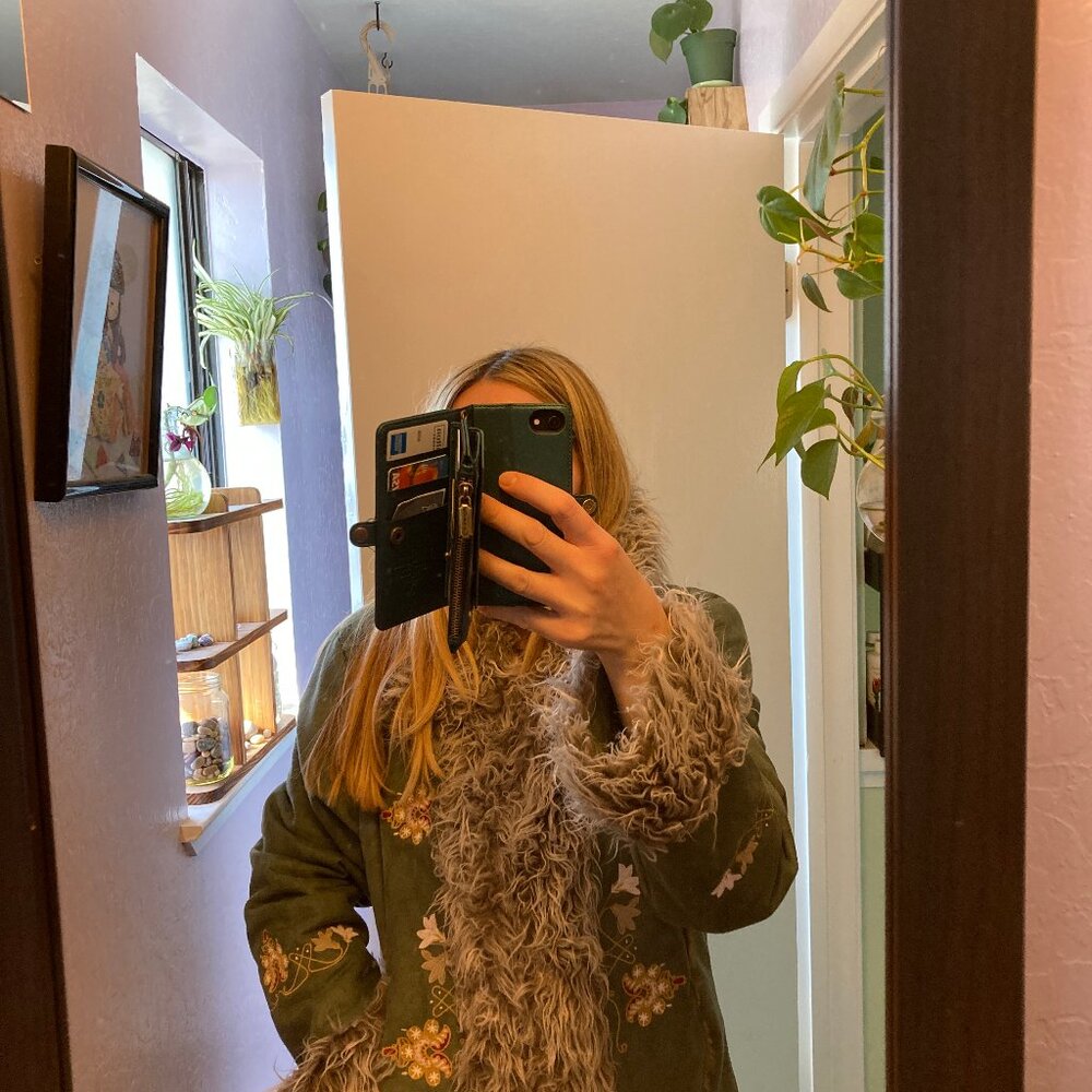Tree of Life Women's Green Faux Fur Trim Embroidered Coat - Picture 9 of 9